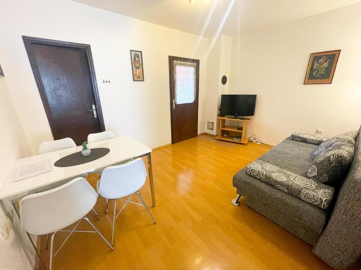 Apartmani Irena Jadranovo Exteriör bild